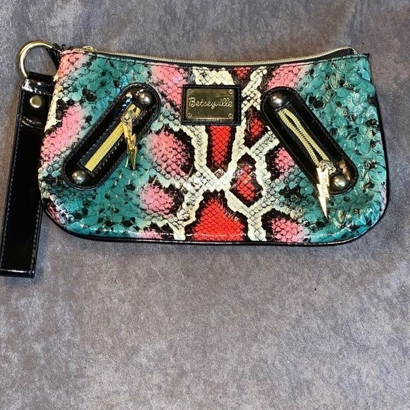 Betseyville wristlet *Sale* Bundle 2 purses for $60 - Picture 1 of 7
